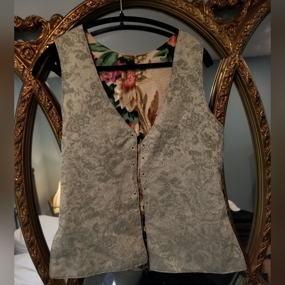 Vintage Cottagecore Reversible Vest - Picture 9 of 14